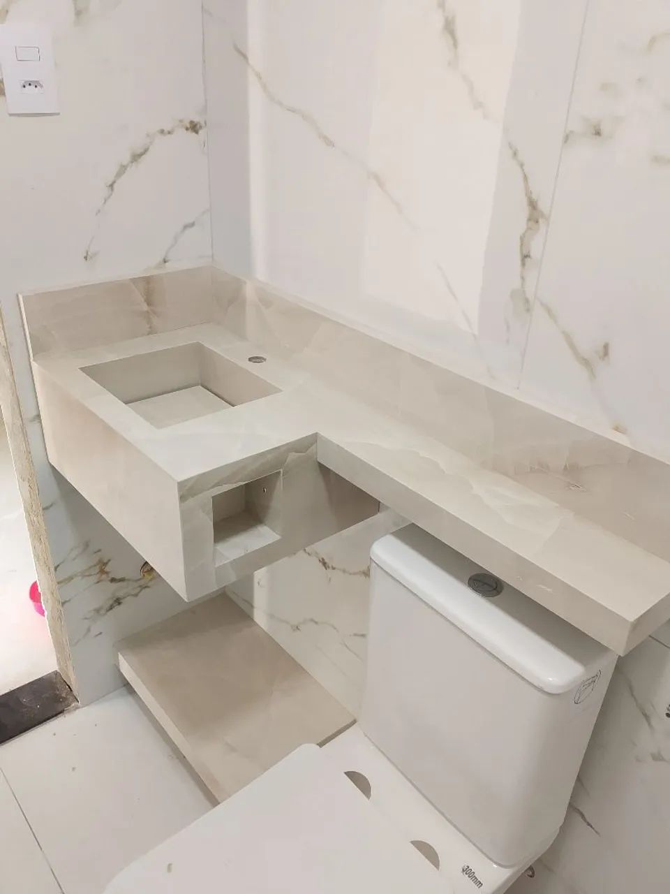 PIAS DE PORCELANATO 