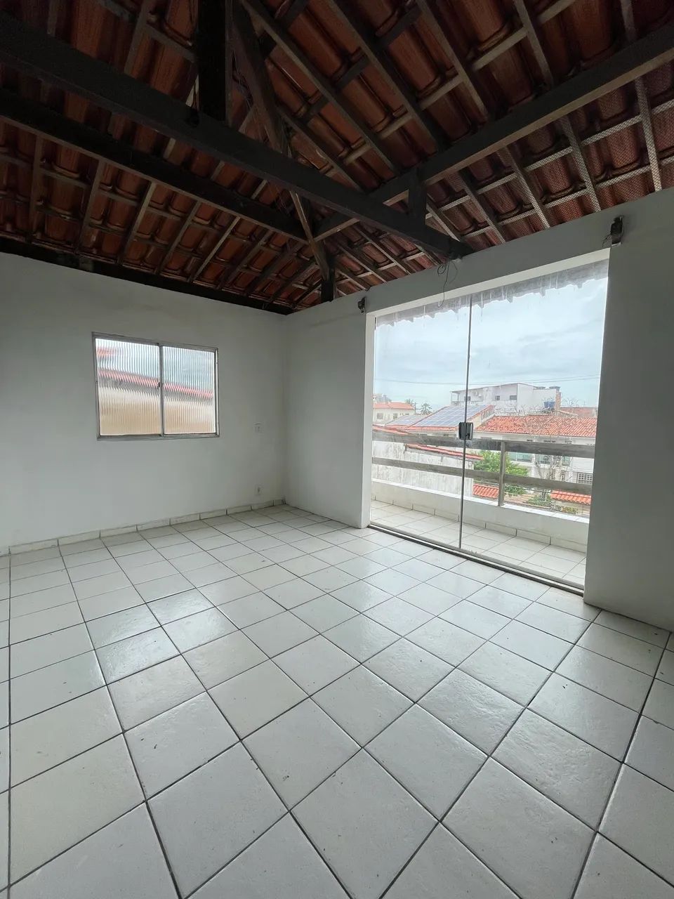 CASA À VENDA EM ITAPUÃ  - Foto 2