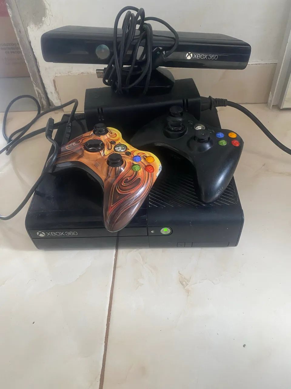 Xbox 360 + kinect com 2 controles 
