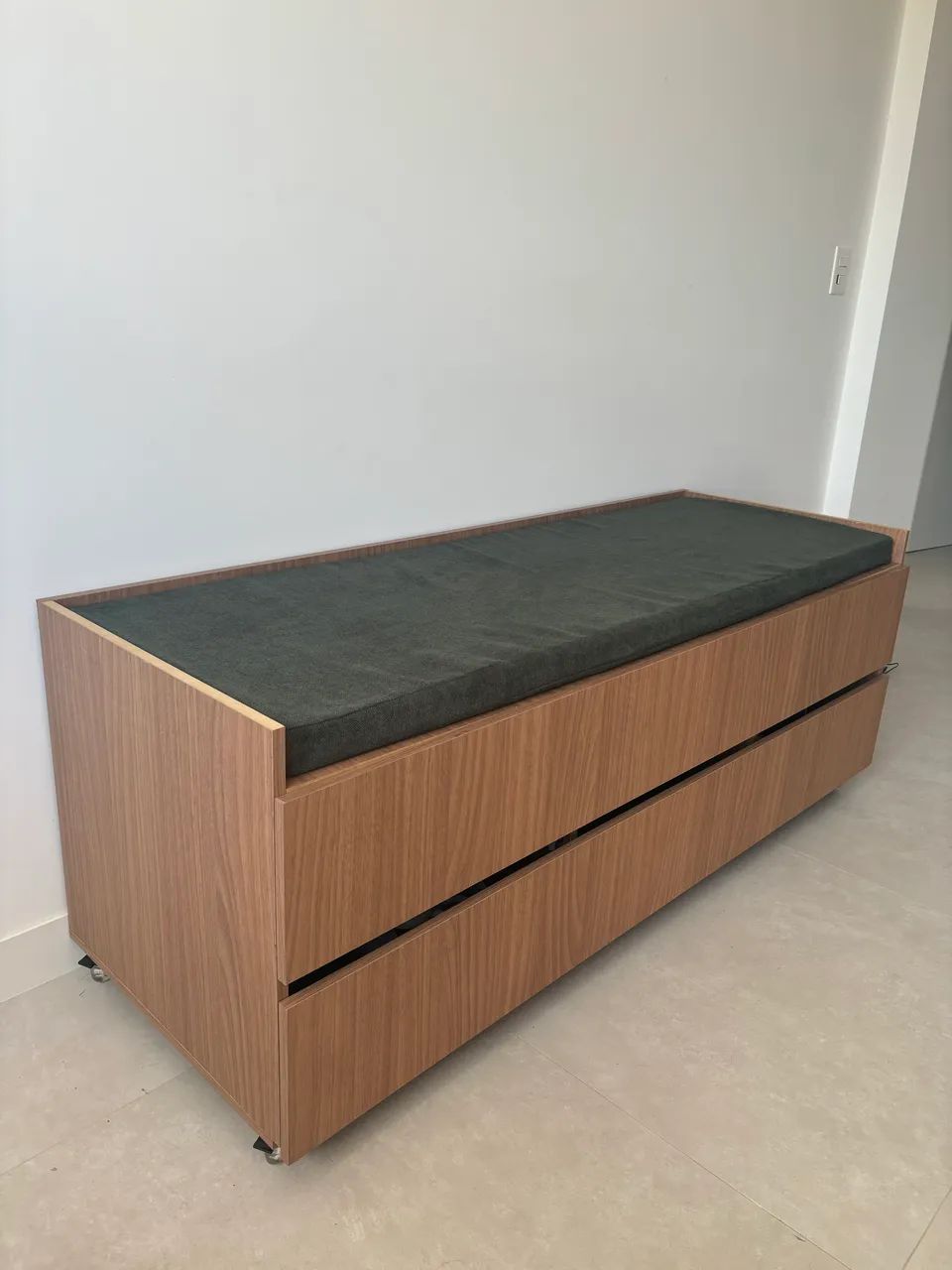 Banco sapateira em mdf cumaru - Foto 2