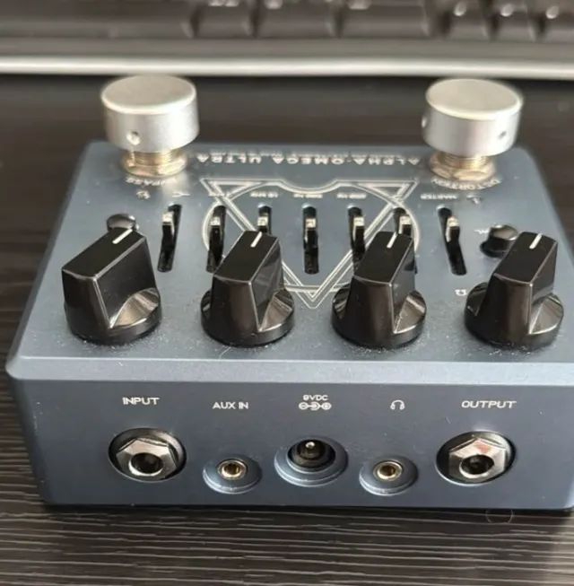 Pedal Preamp Darkglass Alpha Omega Ultra V2 - Instrumentos