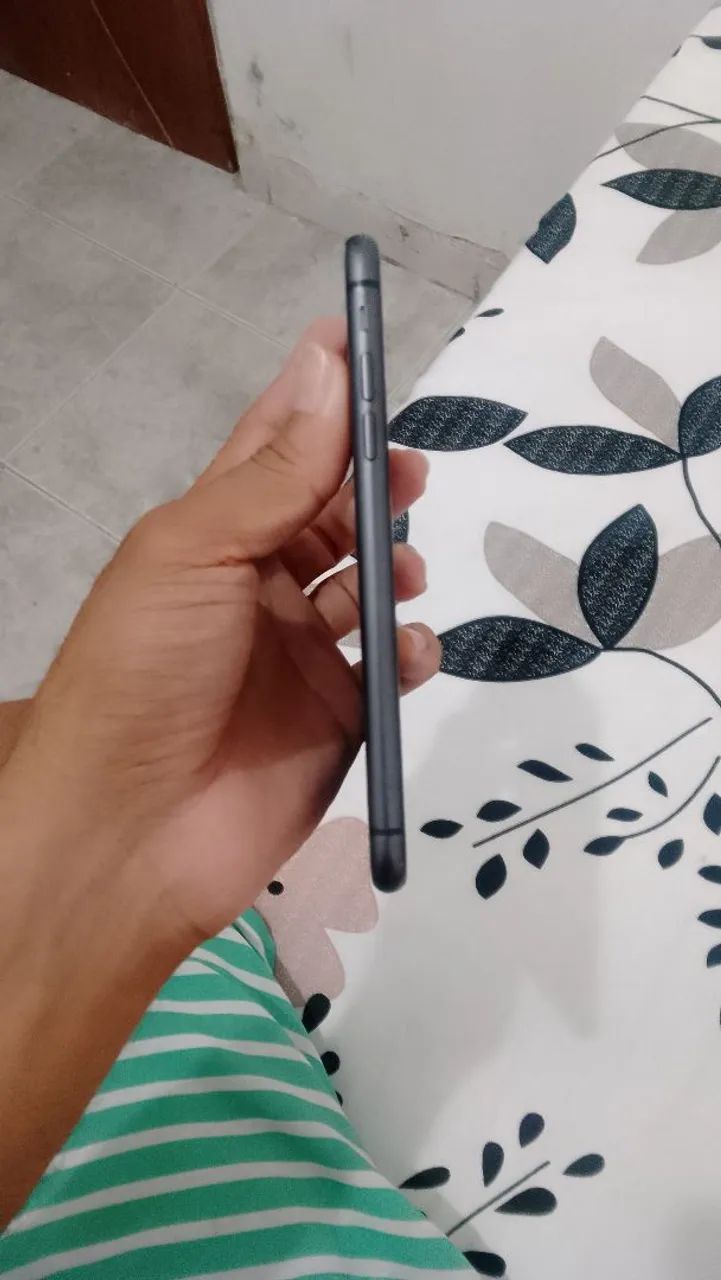 iPhone 11 Preto 64 Gigas Impecável  - Foto 4