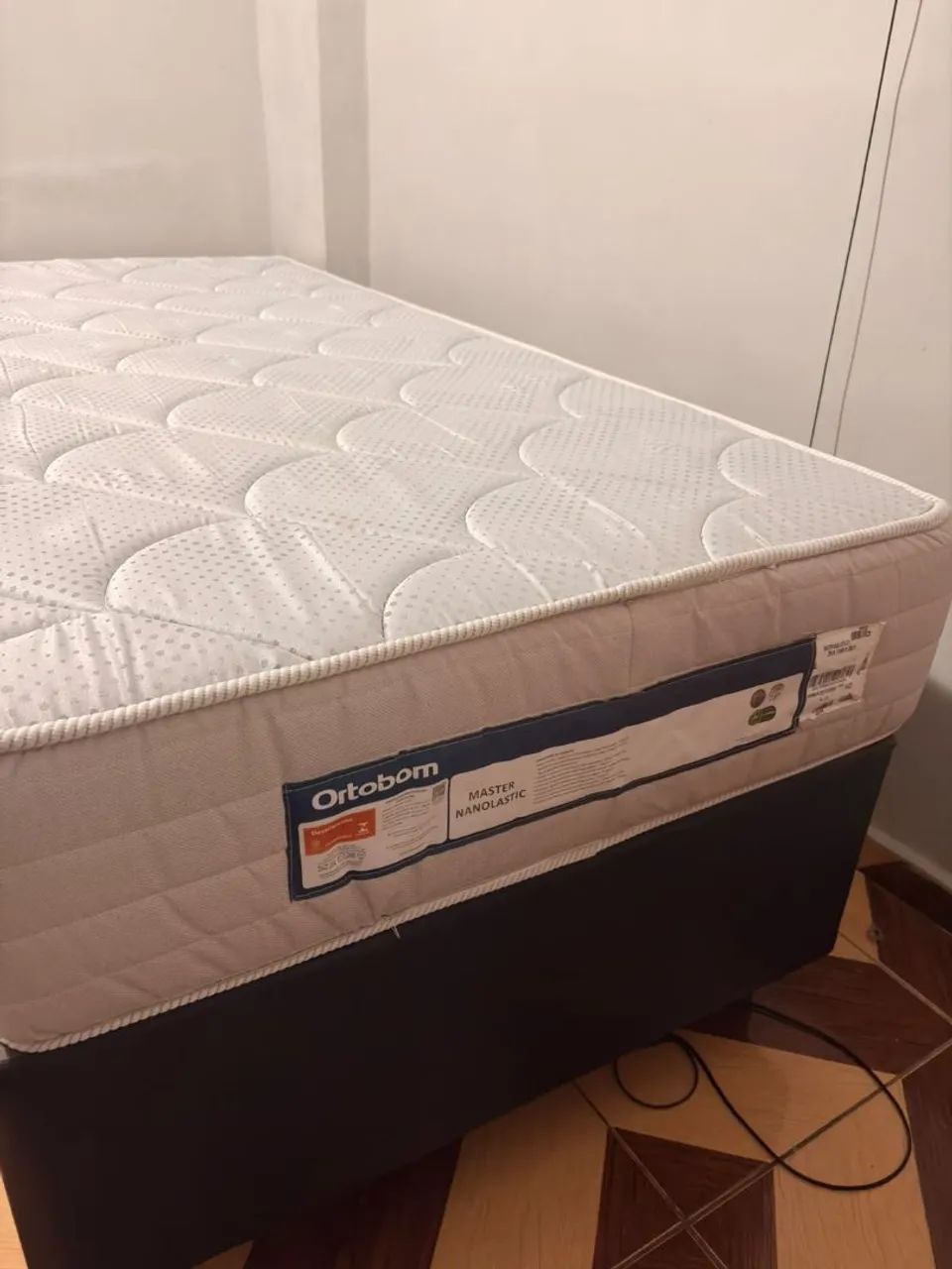 Cama box solteiro semi nova 