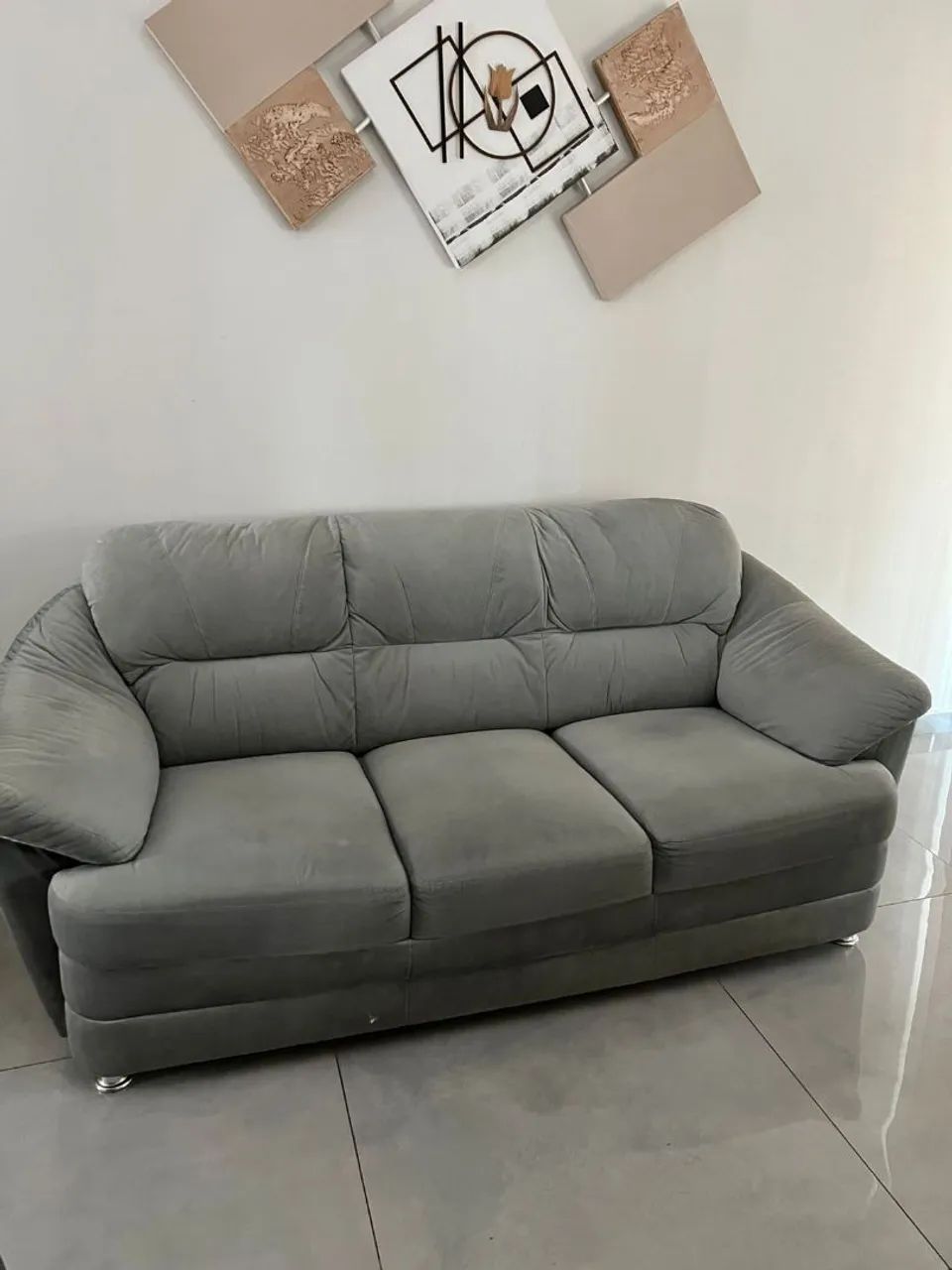 Vendo um jogo de sofá, 3 e 2 lugares cinza de Suede, sem nenhum defeito.