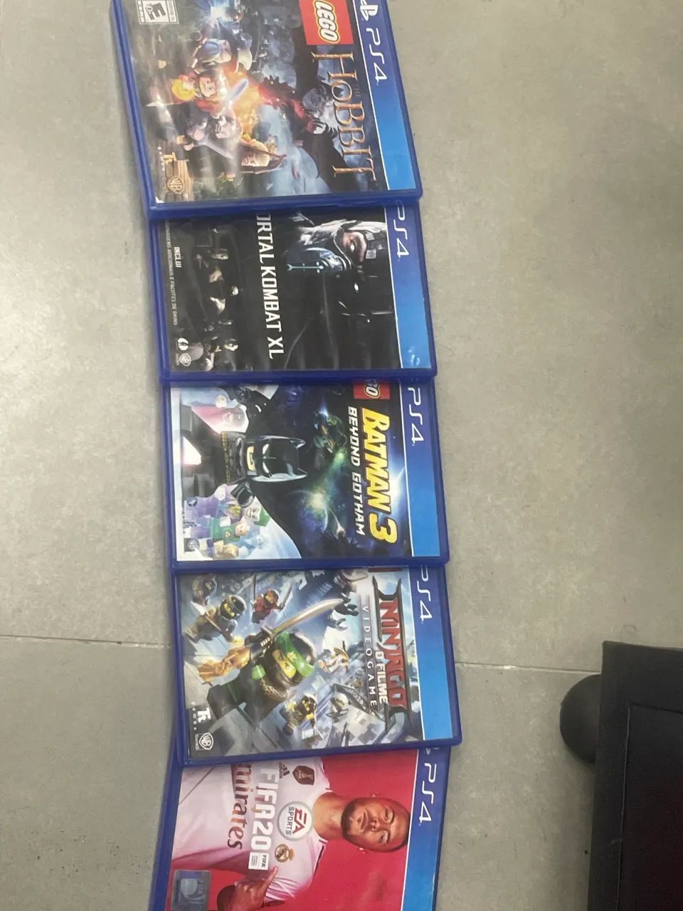 Ps4 1t DOIS controles + 6 jogos - Peças e Acessórios de Vídeo Game