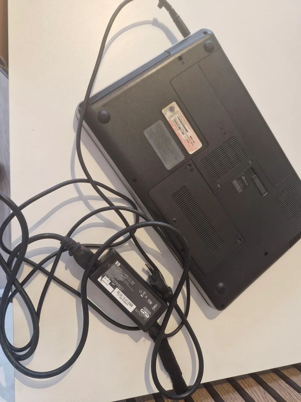 Notebook para retirada de peças e fonte de energia