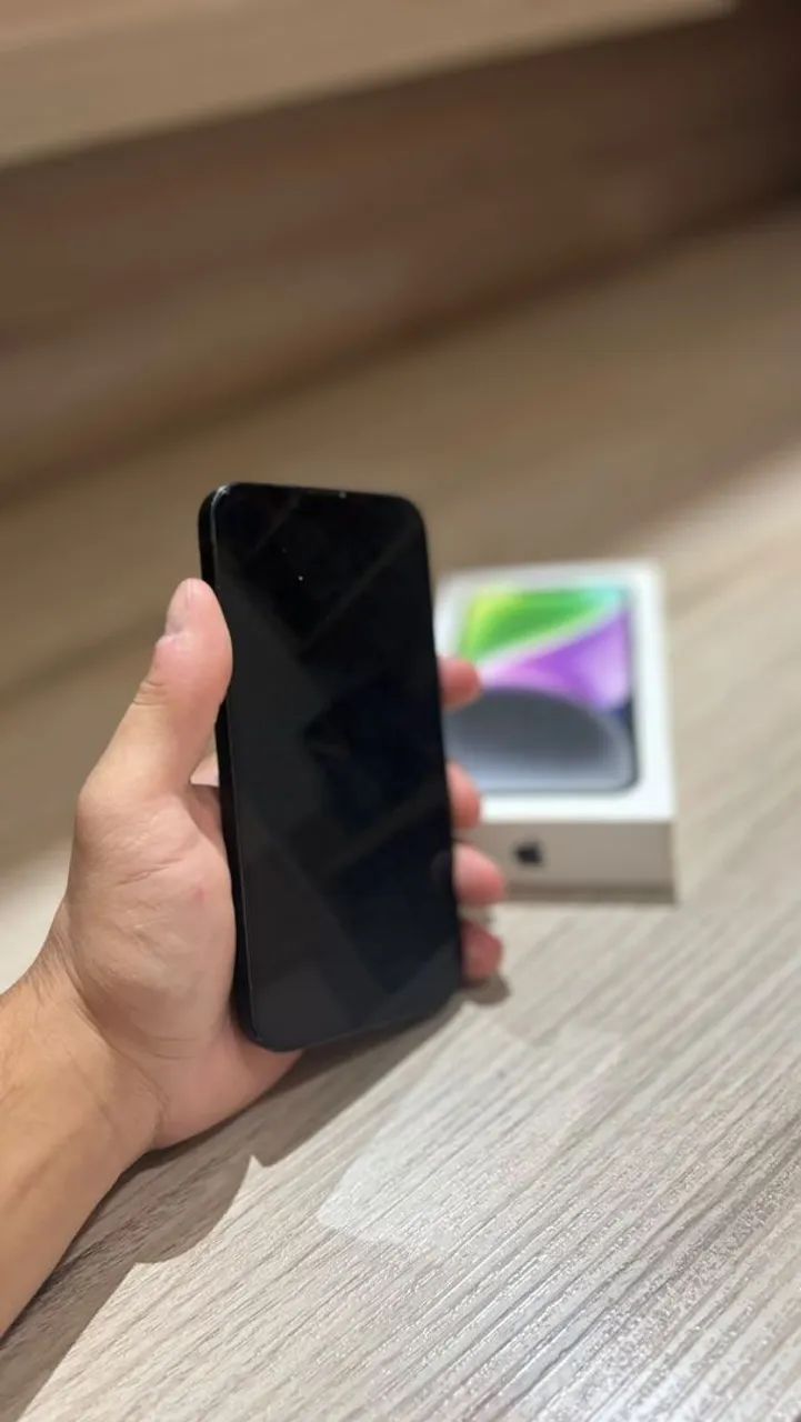2 iPhone 14 um Black piano com caixa e um azul sem caixa ? - Foto 4