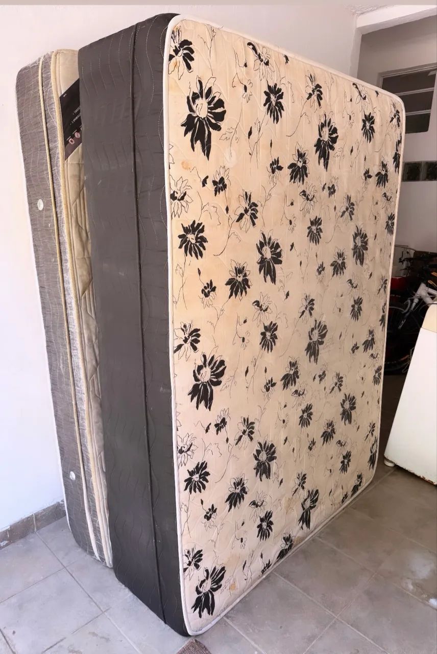 Cama de casal com colchão 300,00 