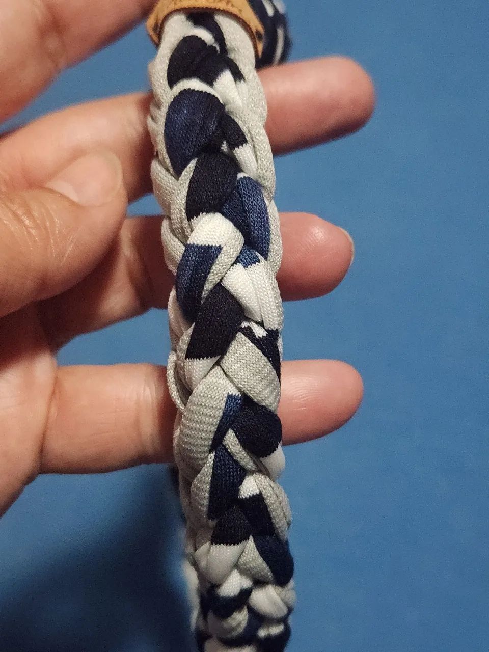 Colar artesanal em macramê tricolor - Foto 4