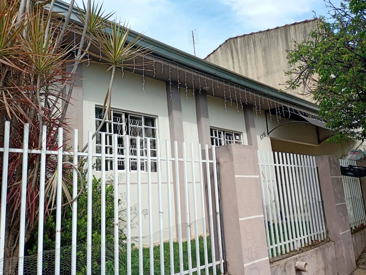Casa 3 Quartos c/ Suíte, Edícula e Churrasqueira - Próx. ao Centro