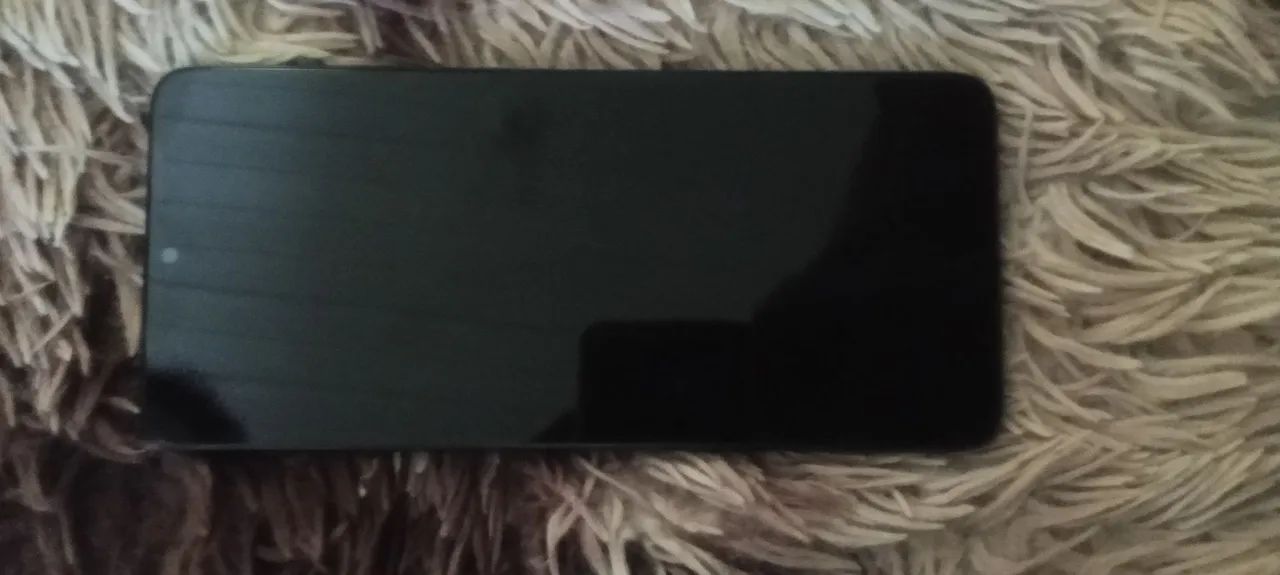 Celular novo sem nenhuma marca de uso 