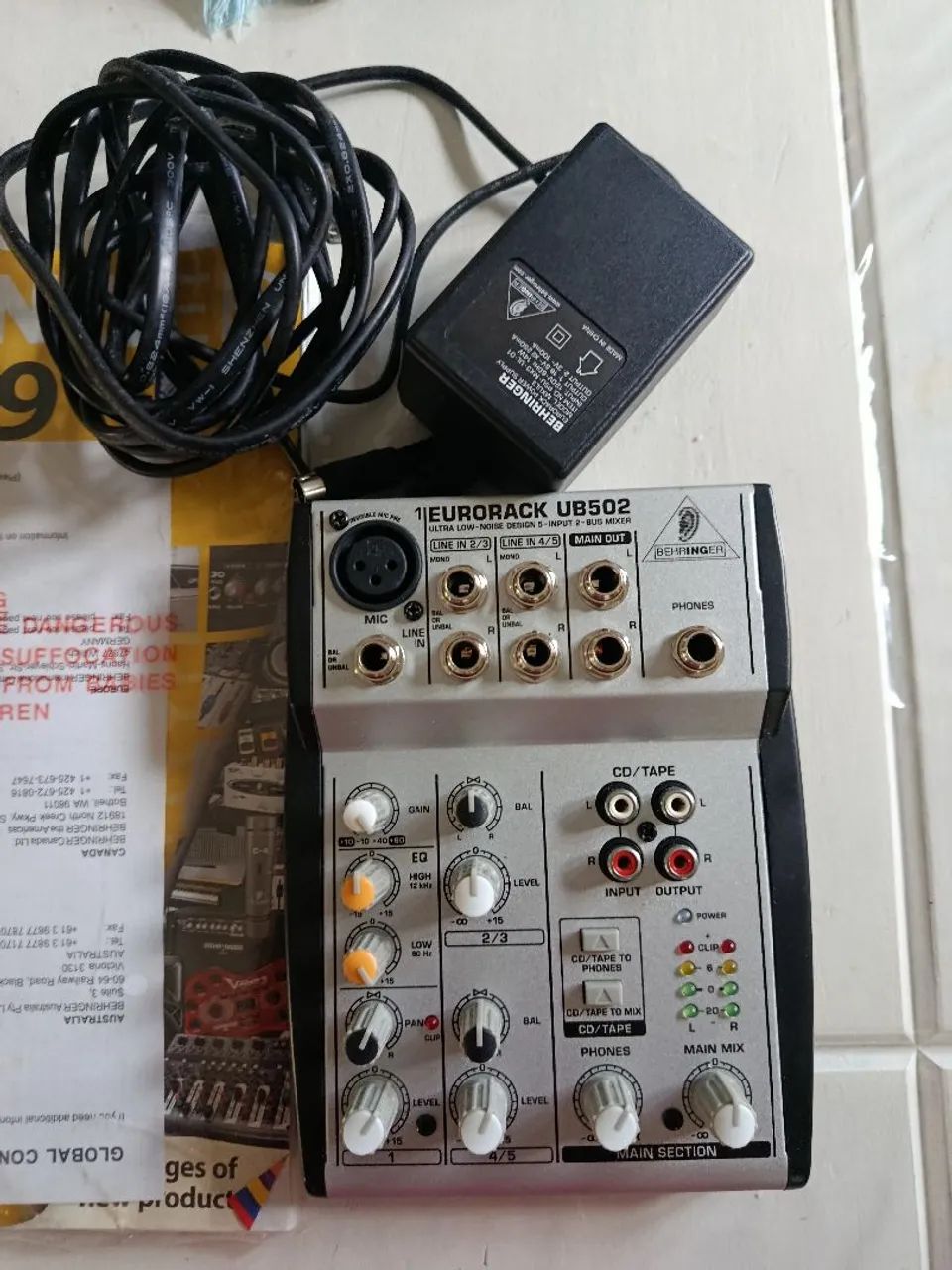 Mesa de Som Compacta Behringer EURORACK UB502 (Com Caixa e Fonte Original) - Foto 4