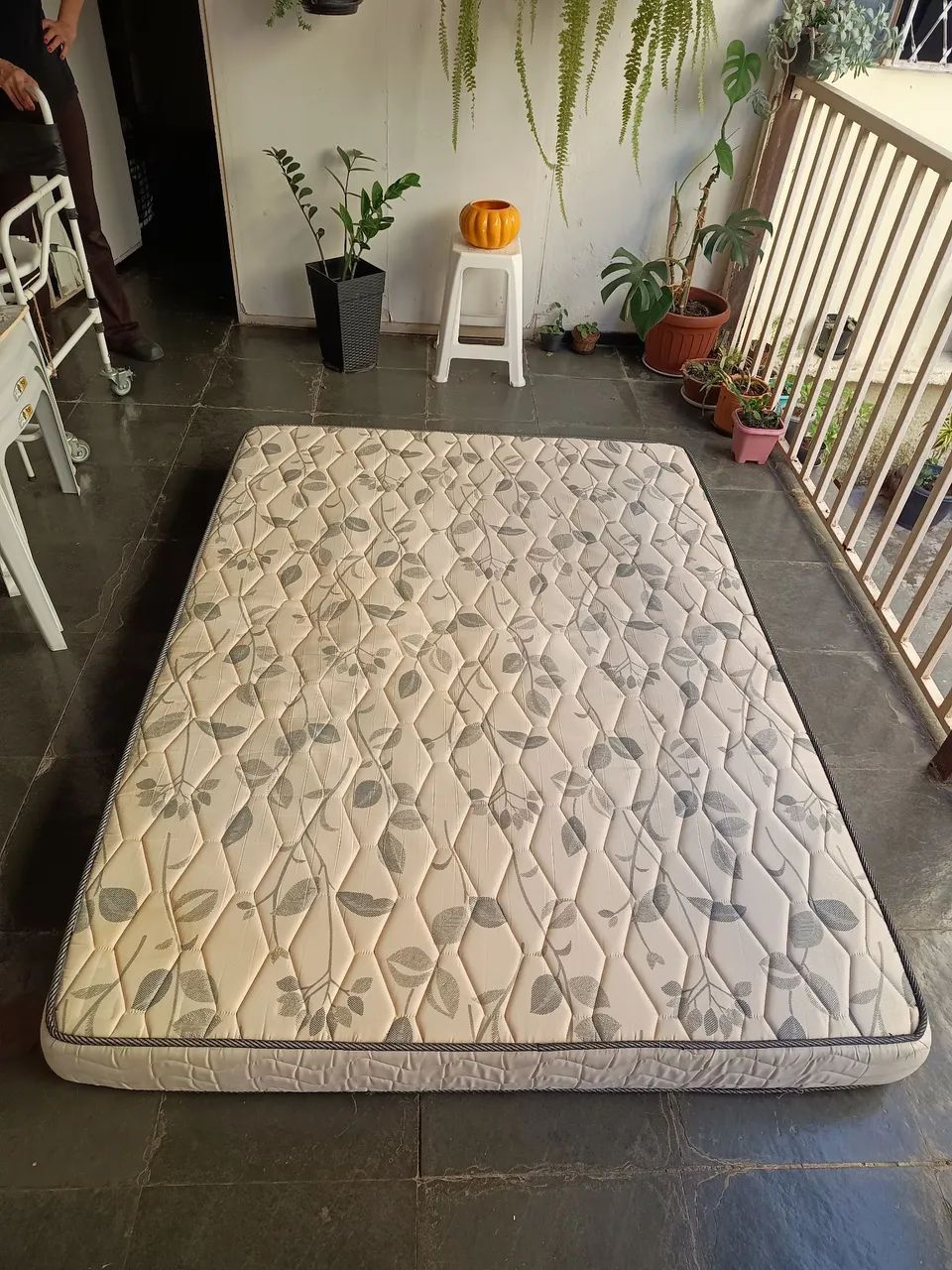 Cama de madeira com colchão - Foto 5