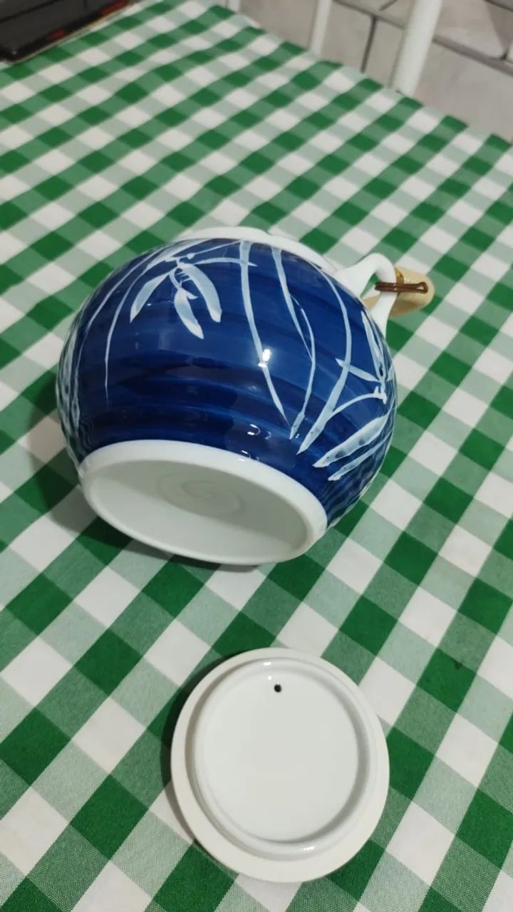 Bule grande azul com estampa de bambu e alça de bambu - Foto 3