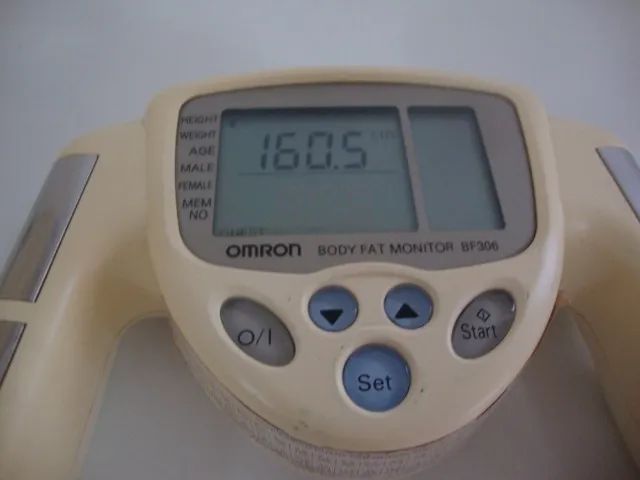Monitor de Controle de Gordura Corporal OMRON BF-306. - Foto 5
