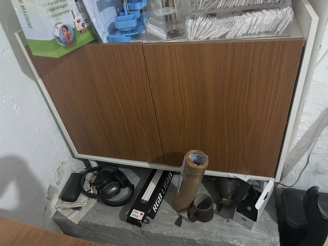 Mesa, gaveteiro e armário  - Foto 4