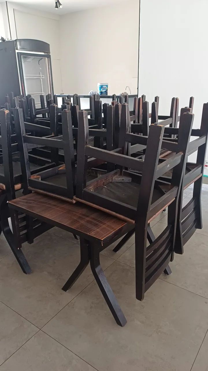 5 pares de mesas quadrada com duas cadeiras 