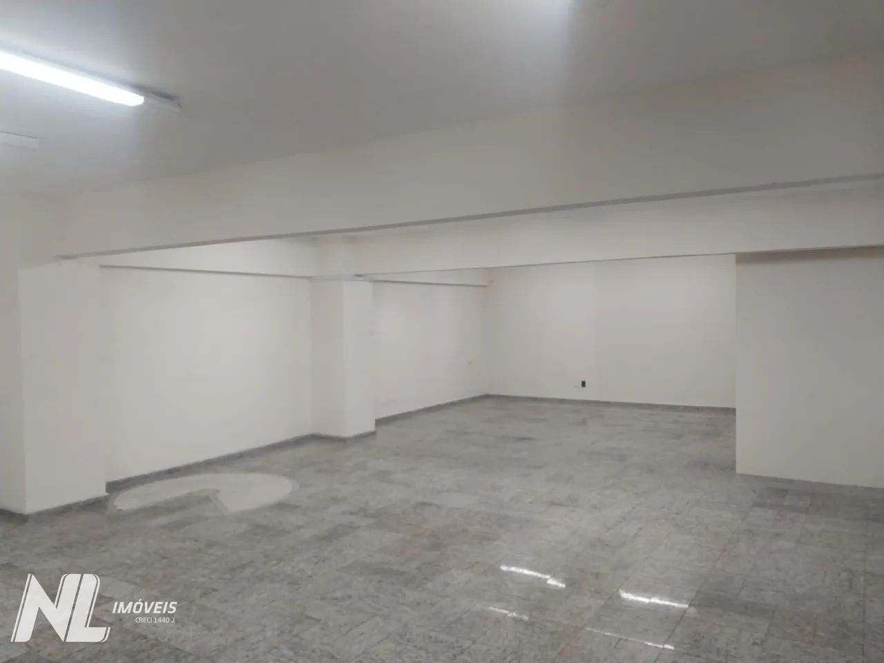 Sala Comercial Ampla no Tirol | Recepção, Salão e Vaga de Garagem - Foto 5