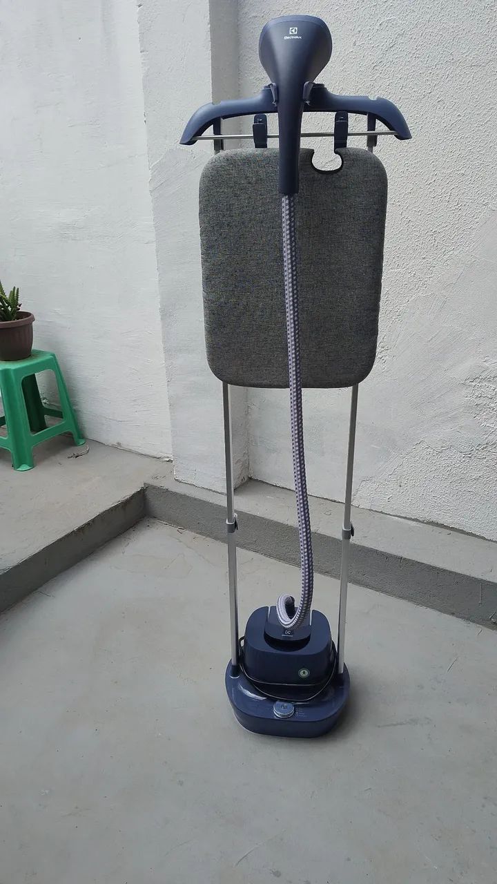 Passadeira a vapor Eletrolux nova