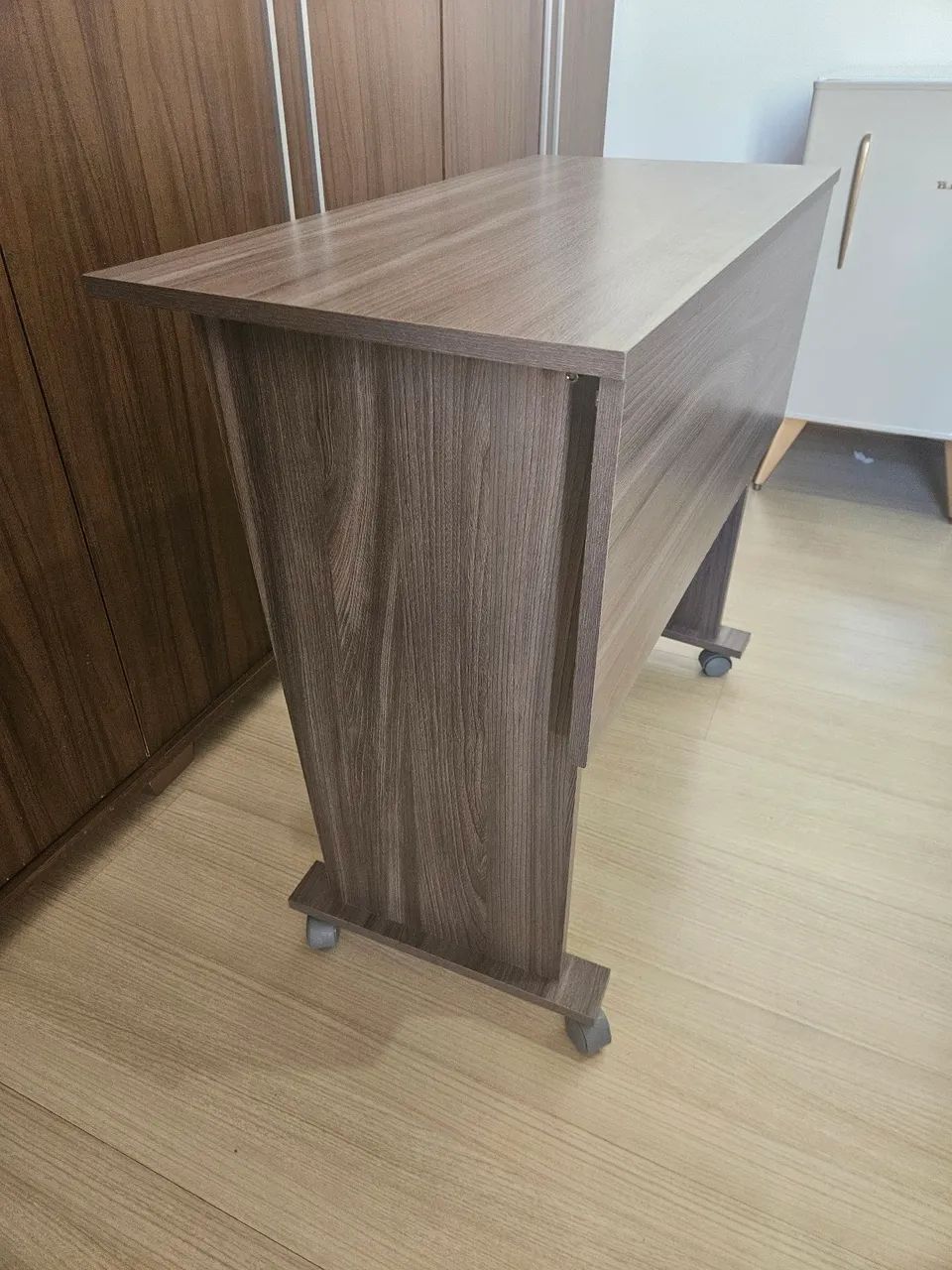 Mesa desmontável amadeirada perfeito estado - Foto 3
