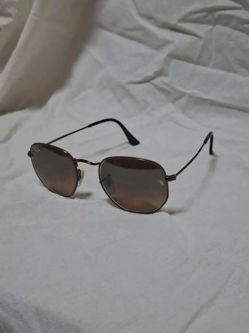 Vende-se óculos de sol Ray-ban hexagonal!  - Foto 3