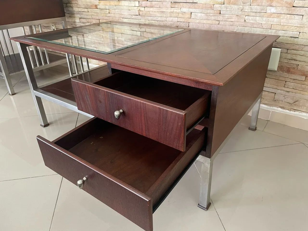 Mesa de centro com gaveta e tampo de vidro - Foto 4