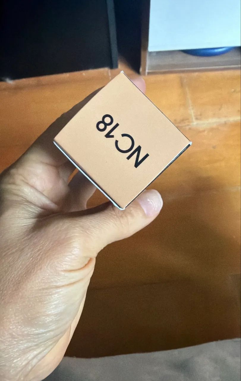 base mac studio fix fluid broad spectrum spf 15, na cor nc18. possui 30ml - Foto 2