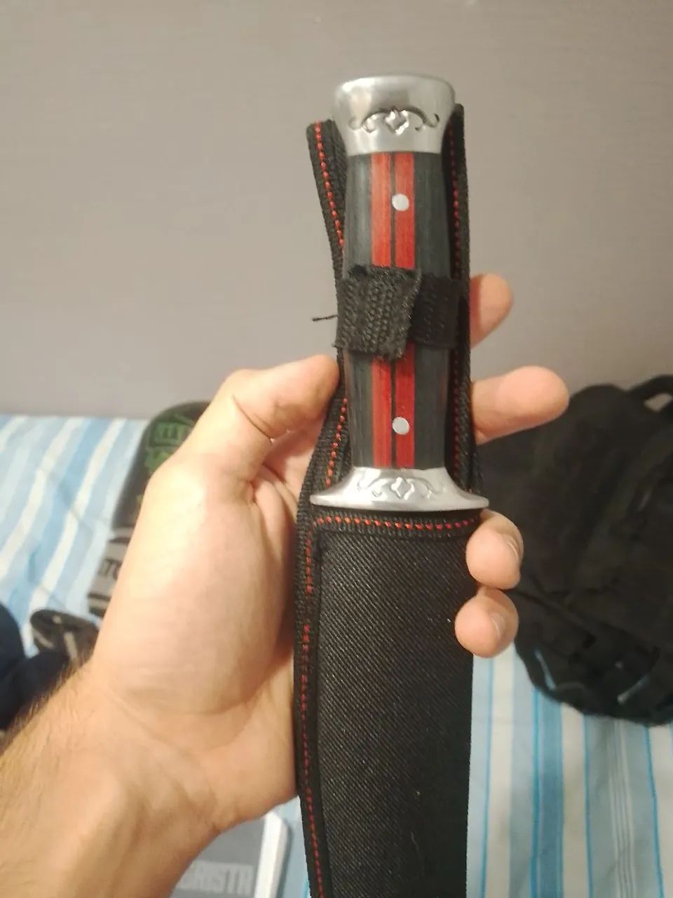 Faca Punhal Vermelho e Preto - Foto 2