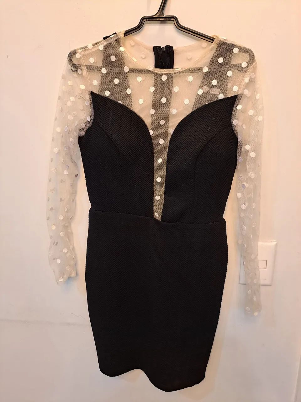 Vestido preto, M. Lindo e Elegante