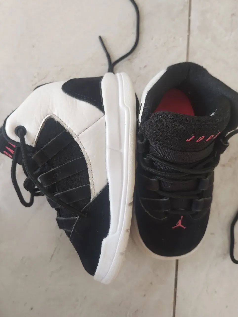 Tênis Jordan usado em. Perfeito estado tamanho 21 - Foto 4