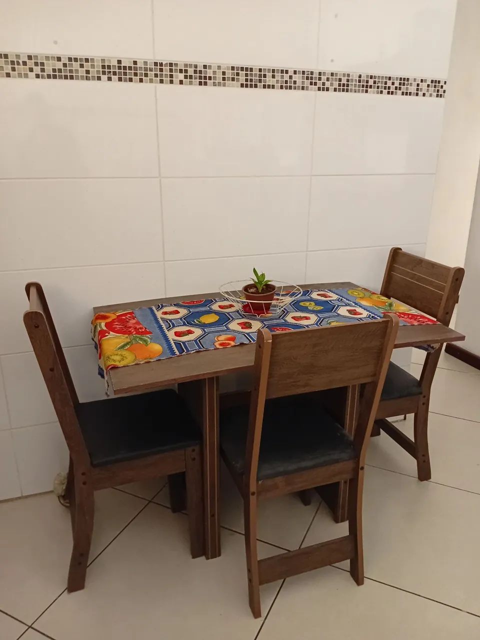 Jogo de cadeiras e mesa de cozinha