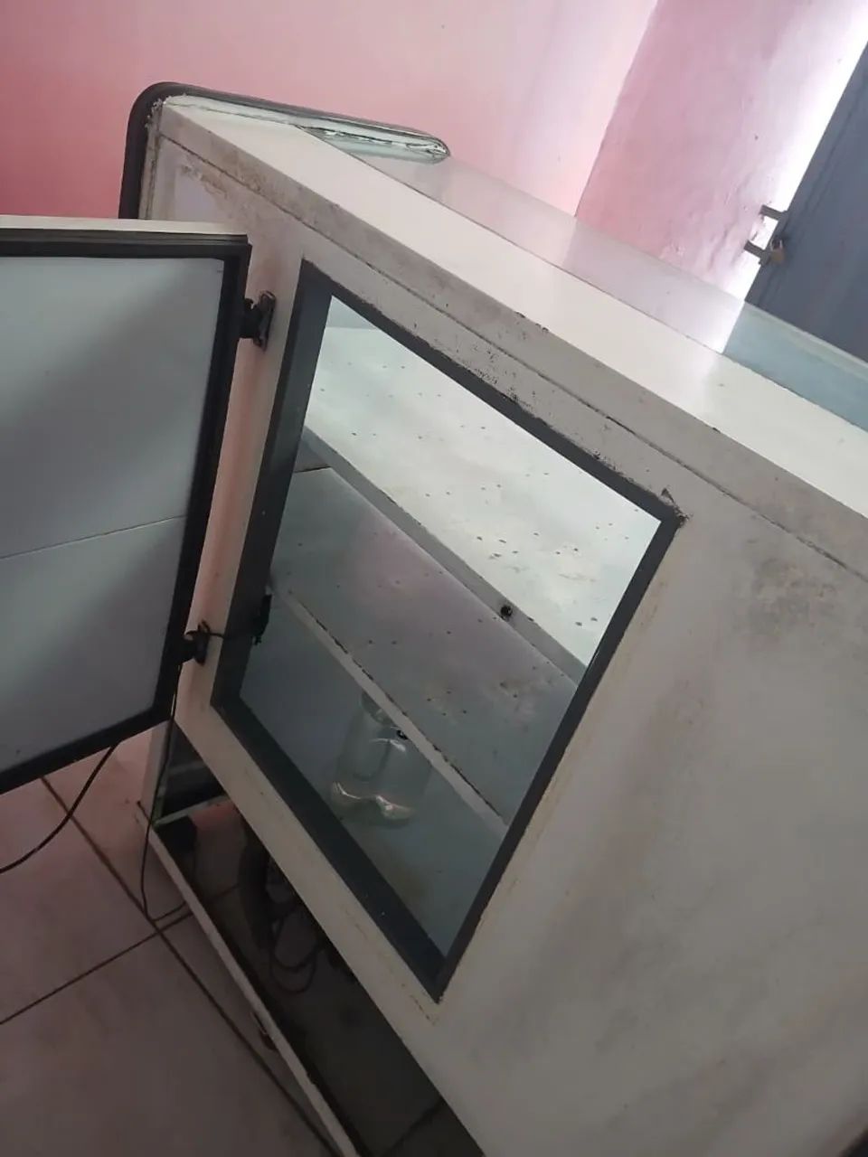 Freezer semi nova 