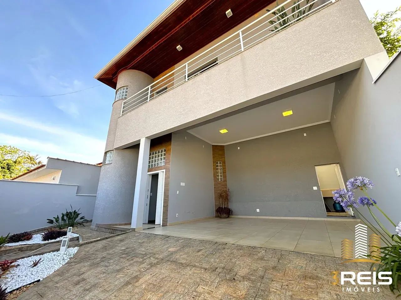 CASA AMPLA E MODERNA COM 3 SUÍTES NO JDM JUSSARA EM SOCORRO/SP