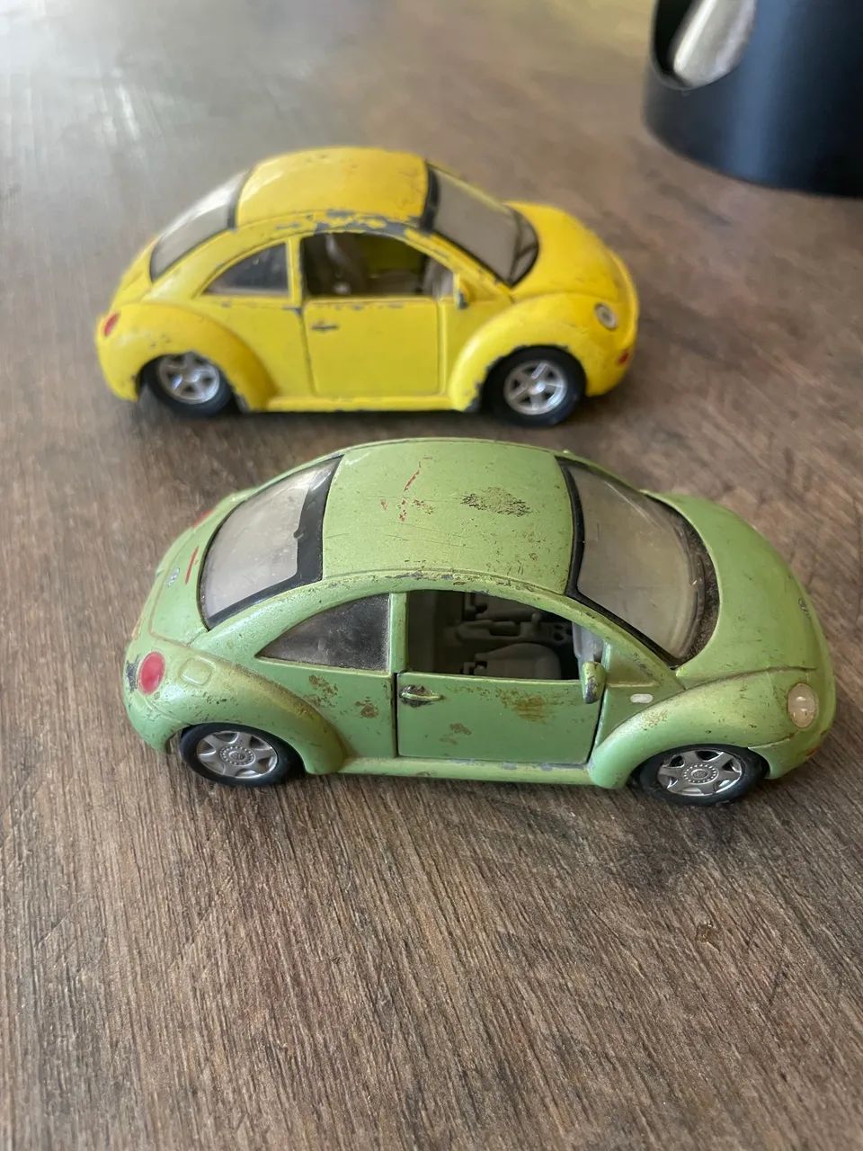 2 Volkswagen New Beetle em miniatura - Foto 4