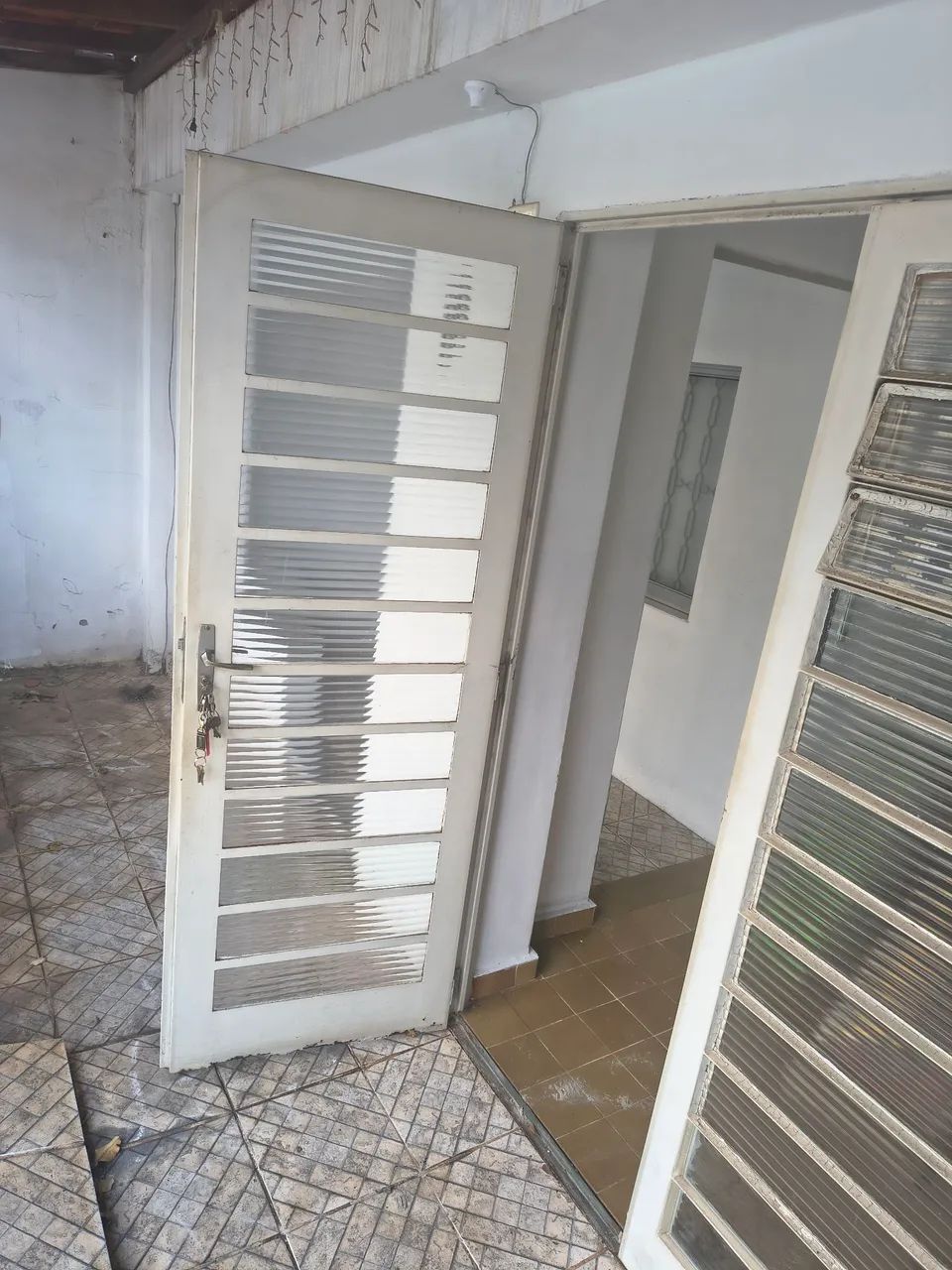 Vendo porta 3 repartições em bom estado de conservação  - Foto 2