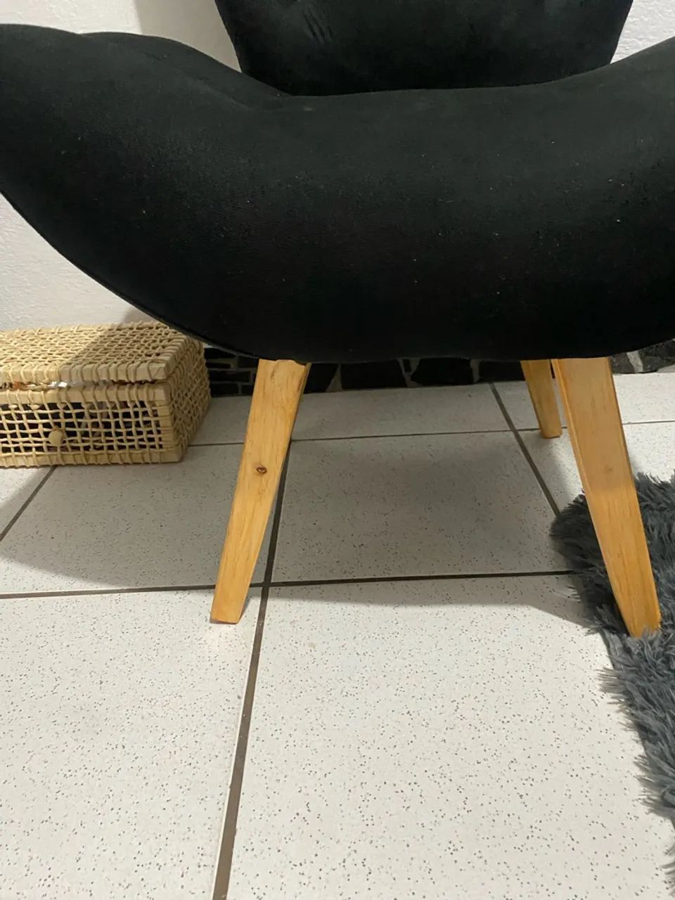 Poltrona e espelho preto novo sem nenhuma avaria - Foto 3