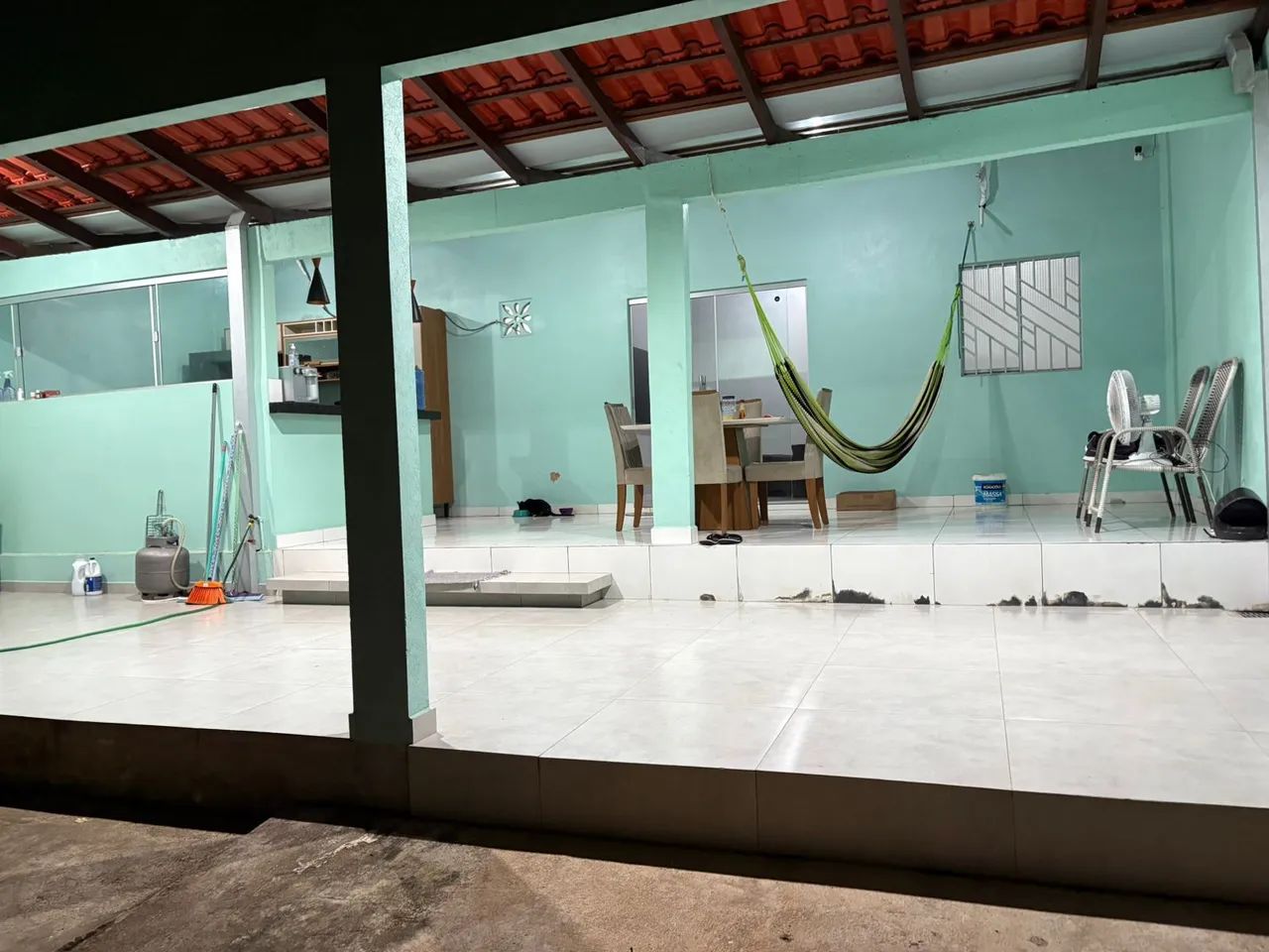 CASA MOBILIADA À VENDA - BAIRRO TROPICAL  <br>