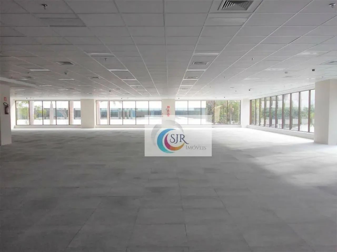 Conjunto Comercial de 668m² com 17 vagas em Edifício Triple A!!