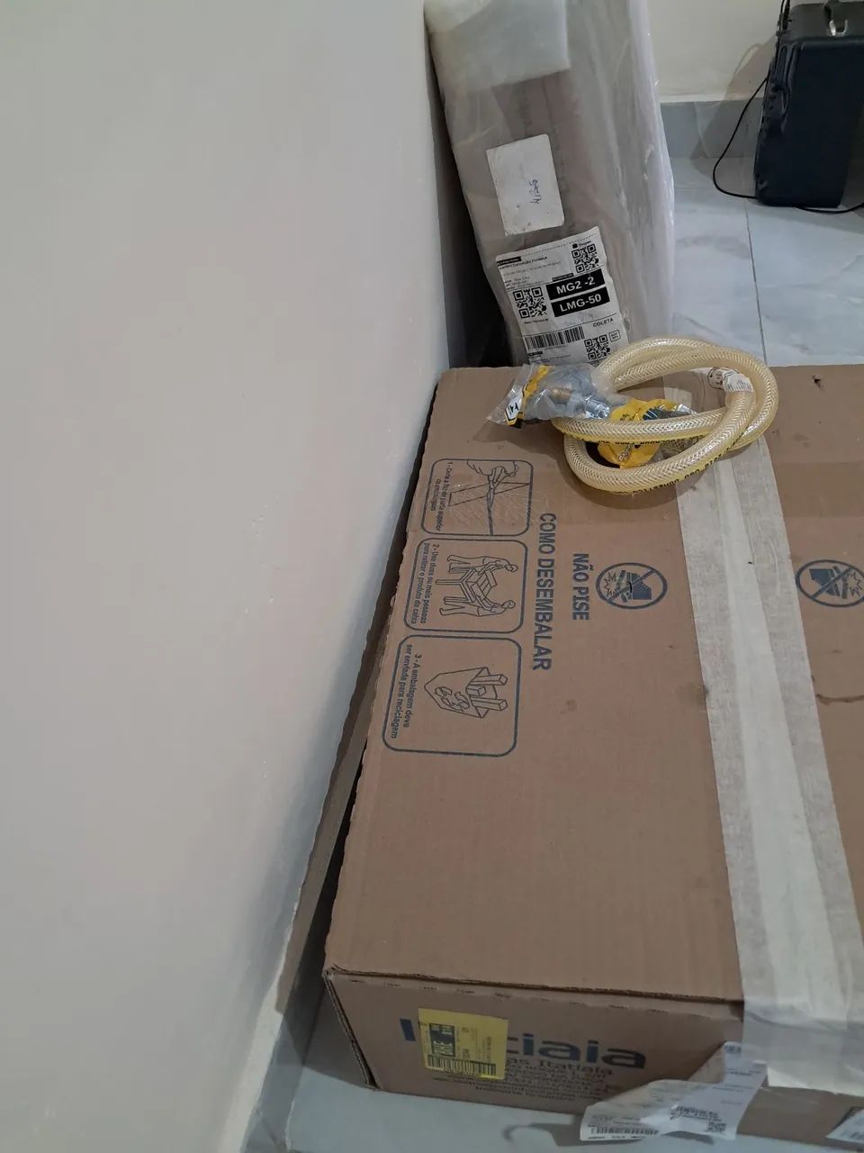 Fogao cook top e armário 