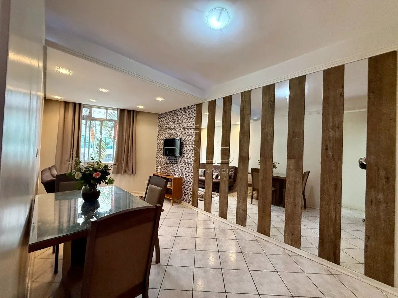 Apartamento 2 dormitórios com elevador no Estreito