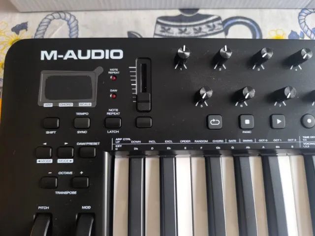 Teclado Midi M-Audio Oxygen25 - Foto 2