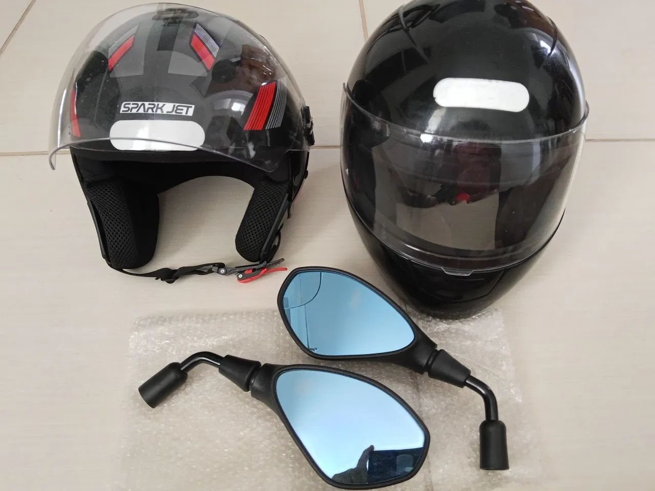 Capacetes e Retrovisor 