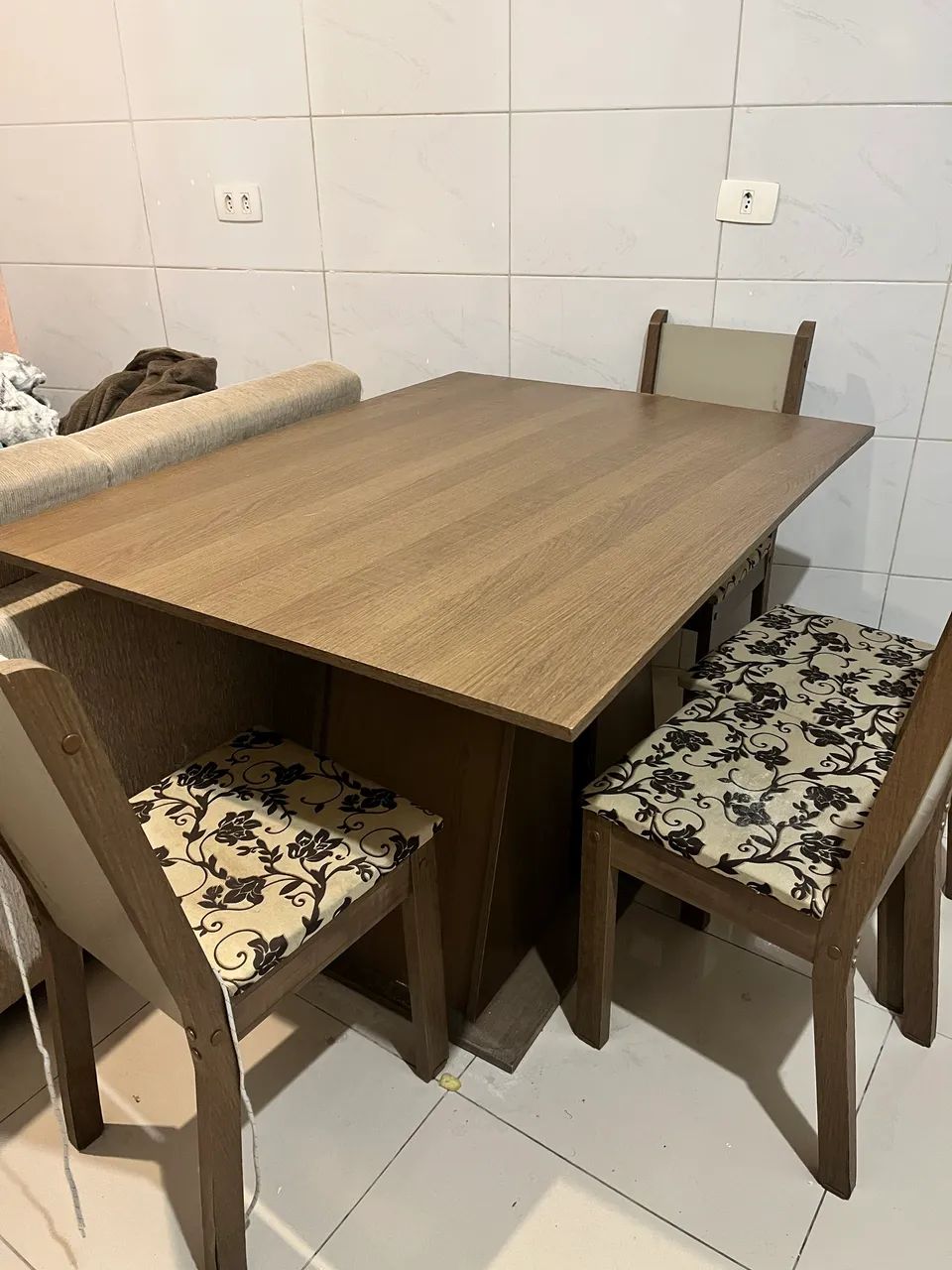 Mesa com 6 cadeiras - Foto 2