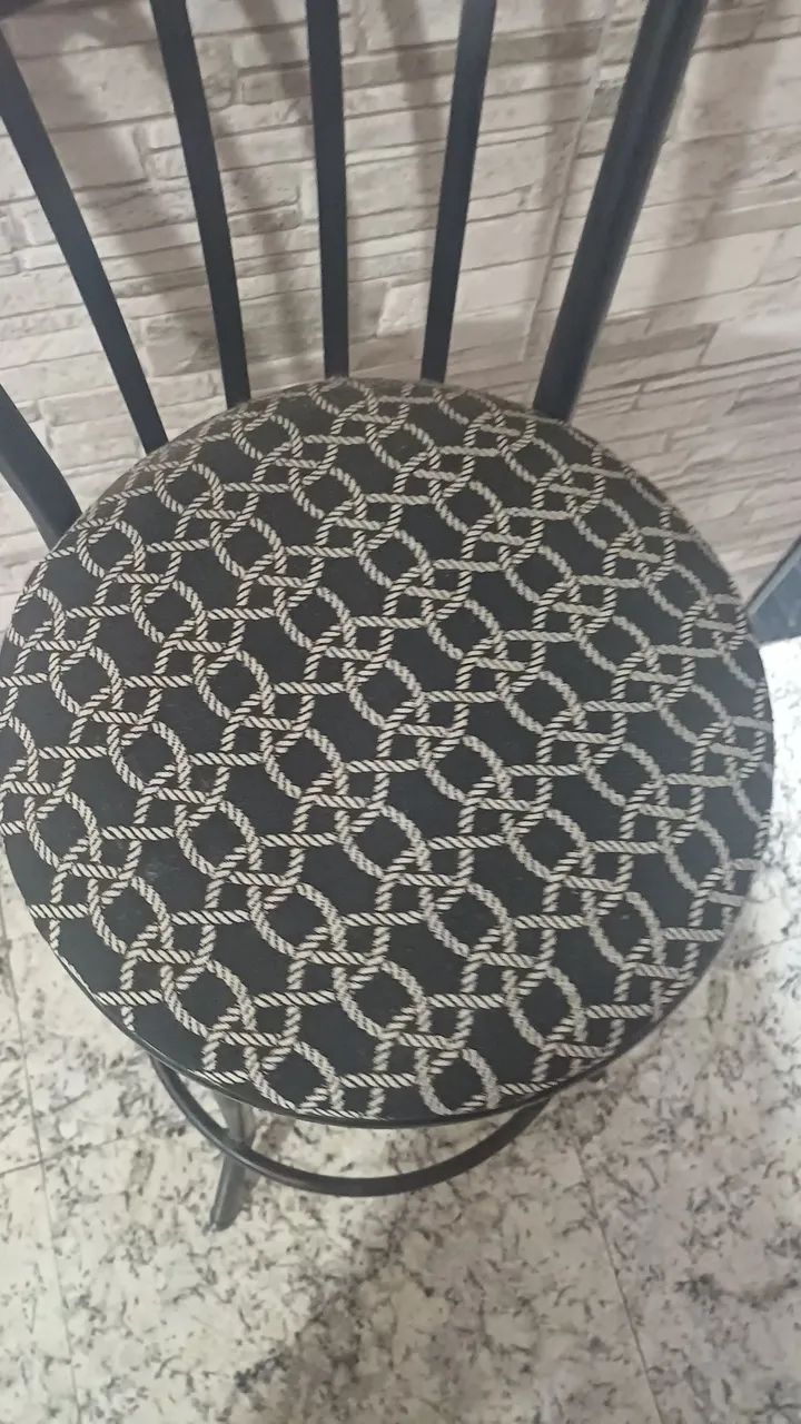 Banqueta preta com detalhes branco - Foto 2