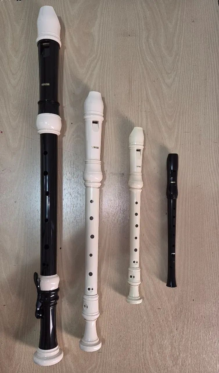Kit com 4 flautas doce marca Yamaha 