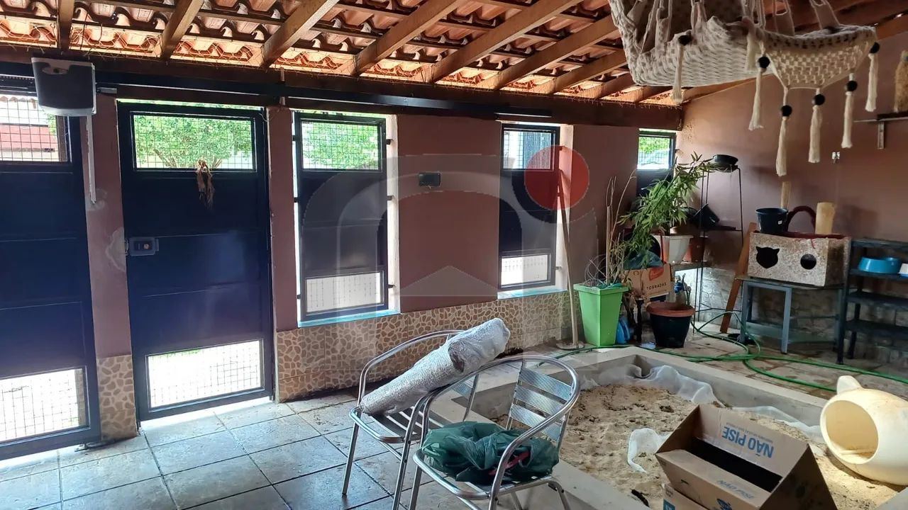 CASA COM SUÍTE - Foto 4