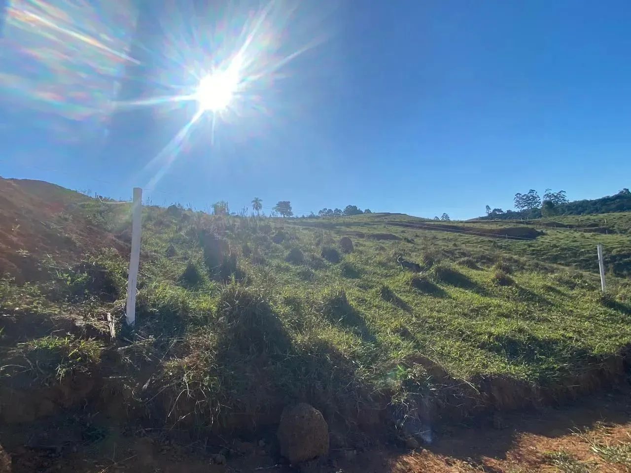 Igaratá, terreno espaçoso 1500m² com portão eletrônico e área de lazer. Corra! - Foto 4