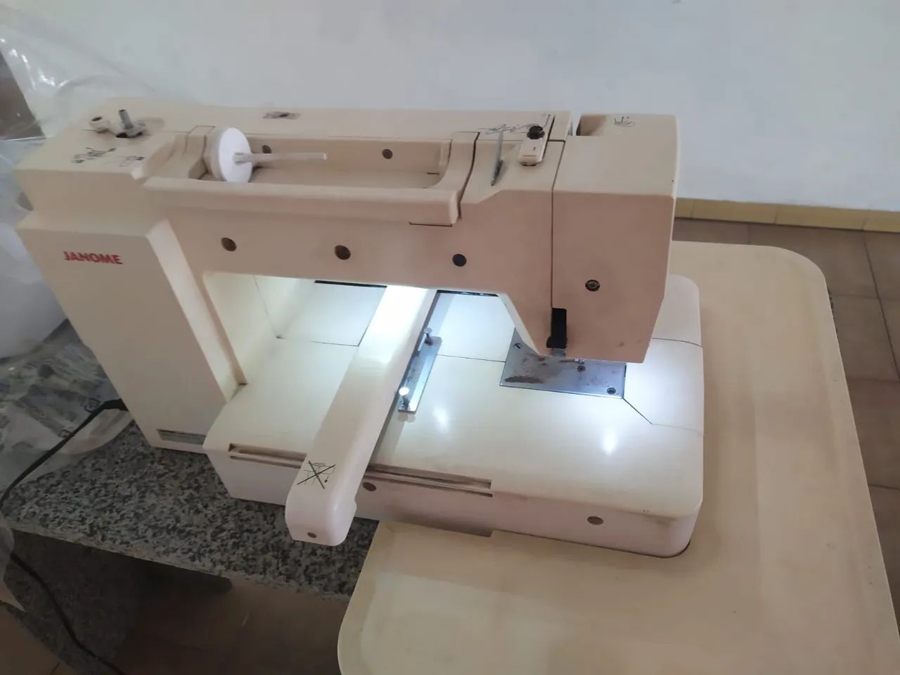 Máquina de bordar Janome 500e - Foto 2
