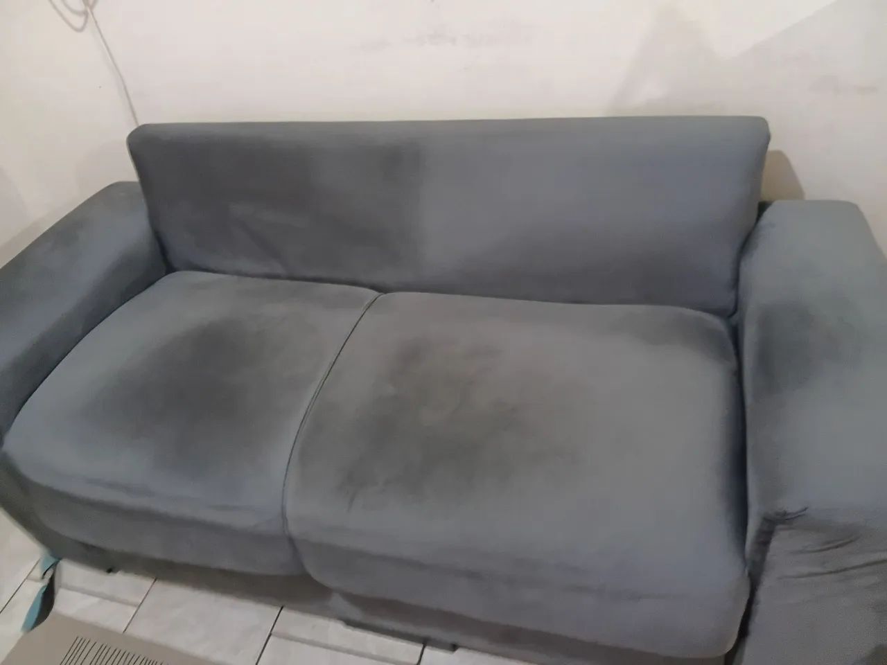 Um sofá de 2 lugares mais e como se fosse 3  lugares. - Foto 4
