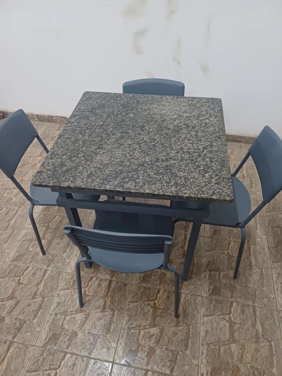 Vendo essa mesa com 4 cadeiras  - Foto 4